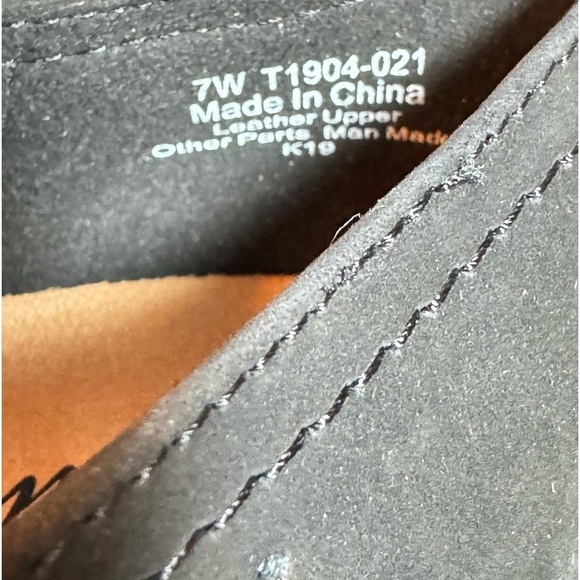 Trotters Darcey Nubuck Perforated Flats 7W - Picture 9 of 9